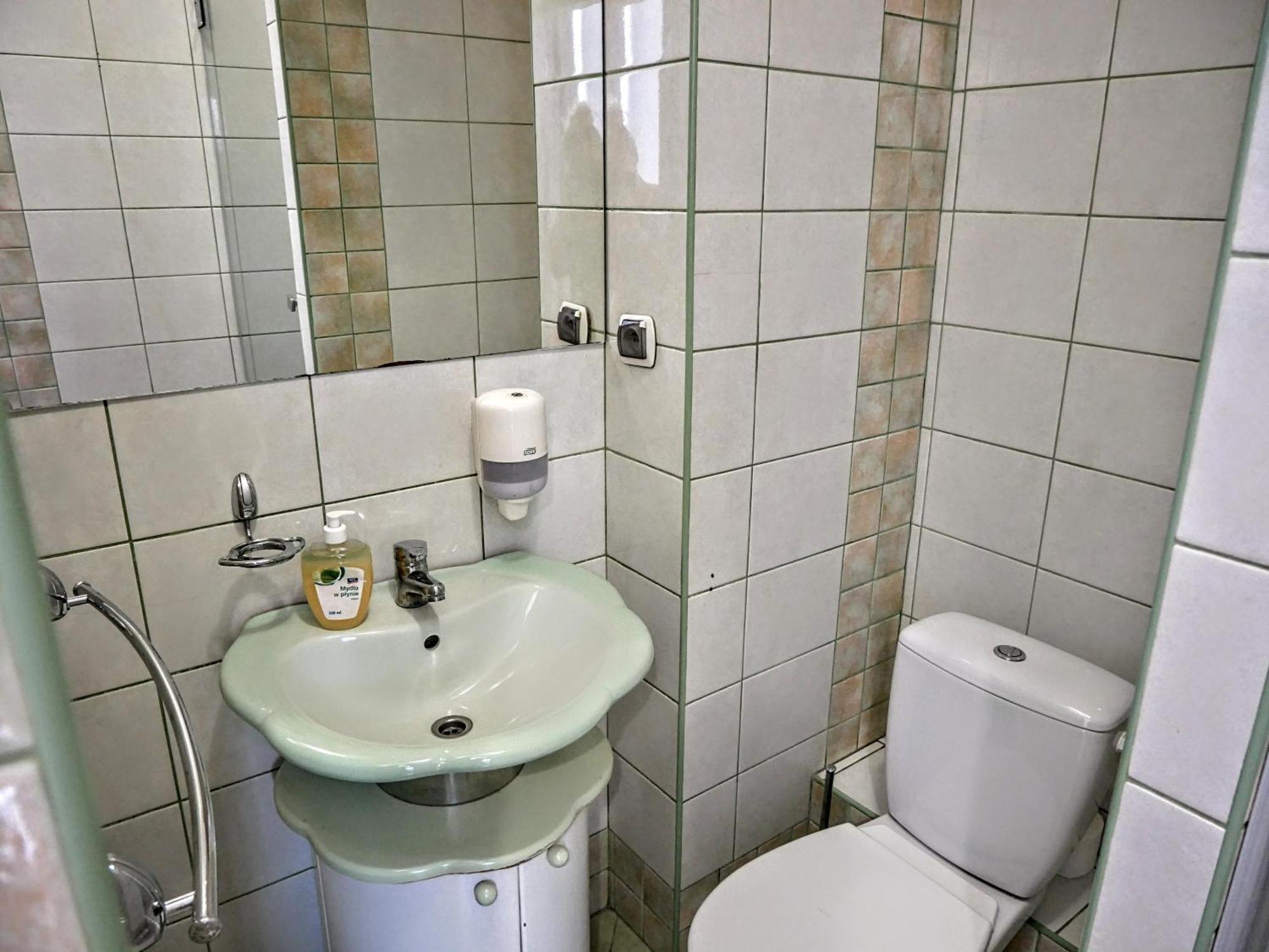 Hostel Evotel Zielonka  Eksteriør billede
