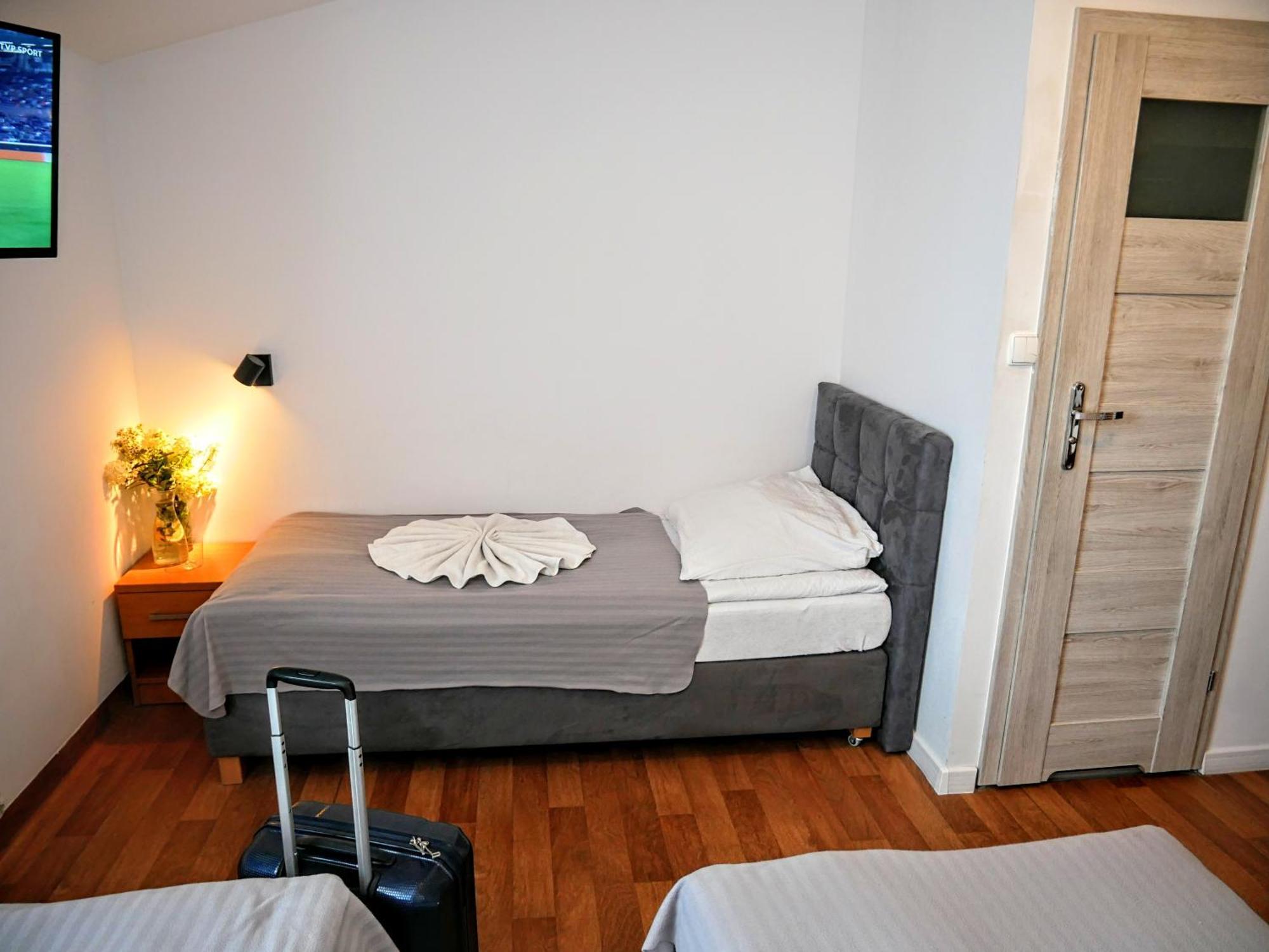 Hostel Evotel Zielonka  Eksteriør billede