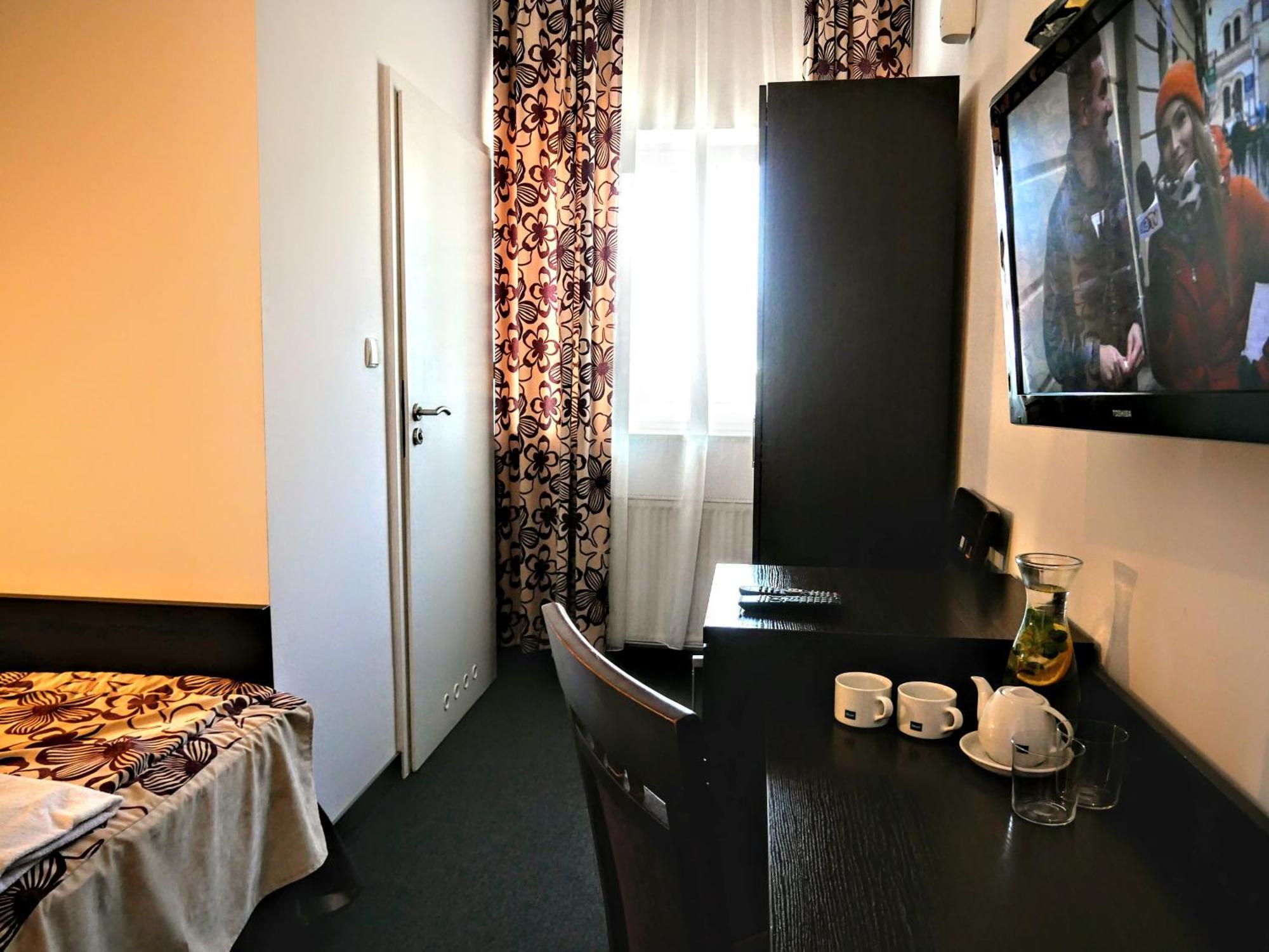 Hostel Evotel Zielonka  Eksteriør billede