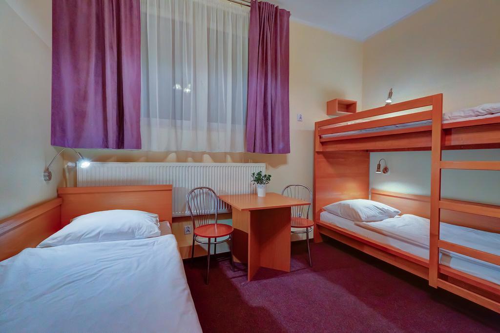 Hostel Evotel Zielonka  Eksteriør billede