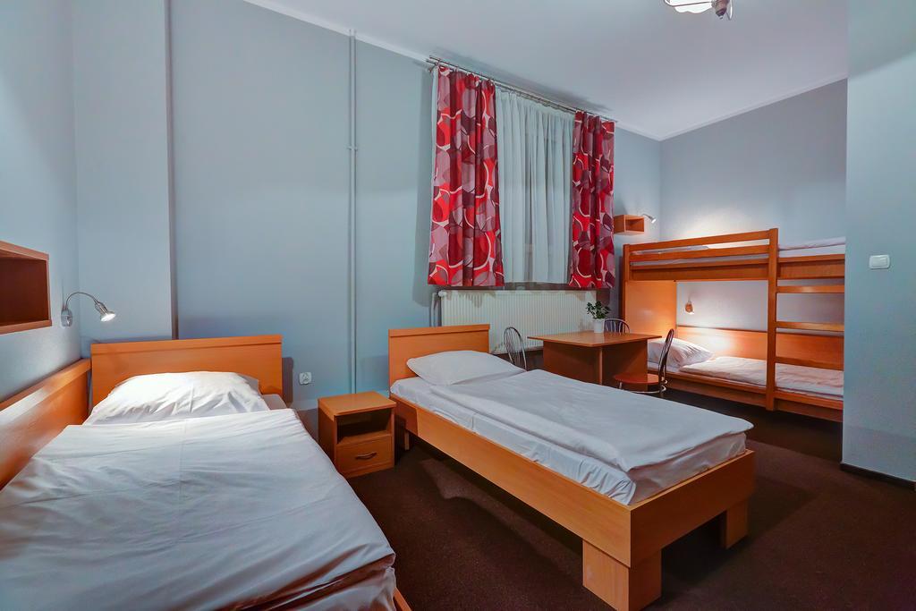 Hostel Evotel Zielonka  Eksteriør billede