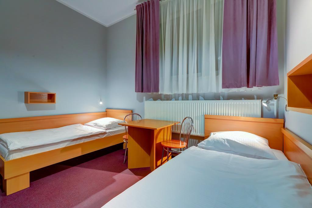 Hostel Evotel Zielonka  Eksteriør billede