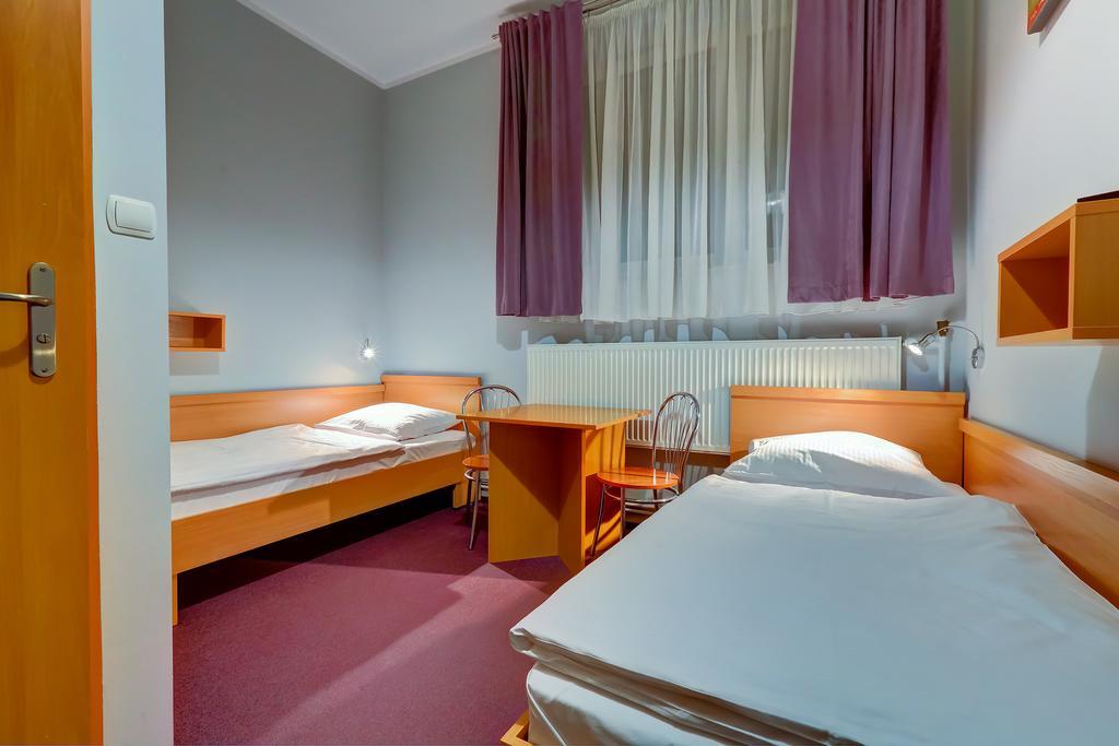 Hostel Evotel Zielonka  Eksteriør billede
